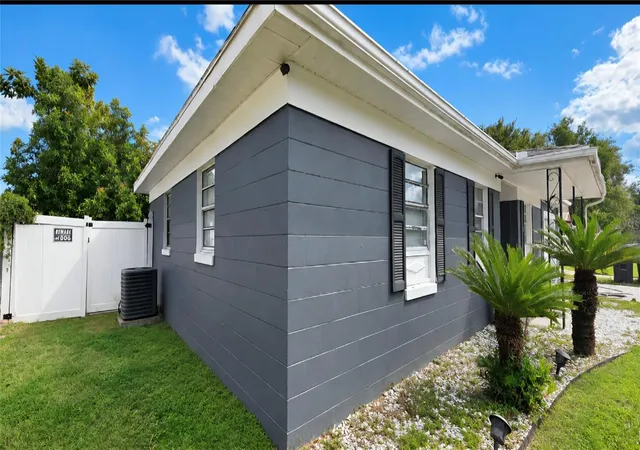 Photo 3 of Single family home for sale at 8007 Meadowglen Dr, Orlando, FL 32810 | MLS# O6452048 | Listing updated on 2026-10-23