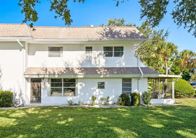 Photo 1 of Multi family home for sale at 597 Sutton Pl, Longboat Key, FL 34228 | MLS# A4710546 | Listing updated on 2026-10-28