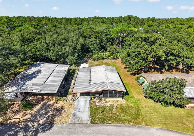 Photo 3 of Manufactured home for sale at 2005 Stacey Dr, Mount Dora, FL 32757 | MLS# G5119395 | Listing updated on 2026-10-23
