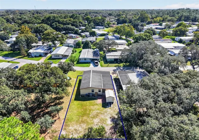 Photo 3 of Manufactured home for sale at 2005 Stacey Dr, Mount Dora, FL 32757 | MLS# G5119395 | Listing updated on 2026-10-23