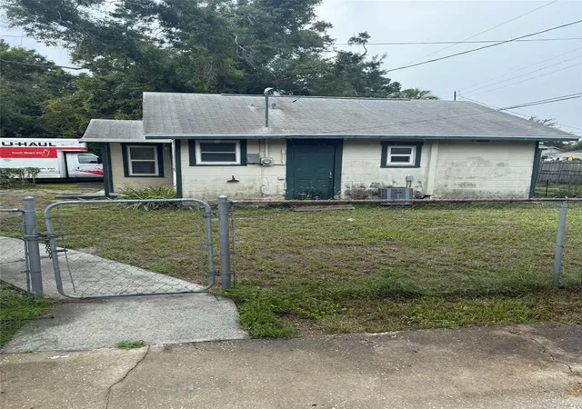 Photo 1 of Single family home for sale at 2313 Quincy St S, Saint Petersburg, FL 33711 | MLS# TB8560736 | Listing updated on 2026-10-29