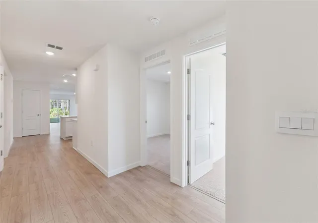 Photo 1 of Single family home for sale at 20 Amberwood Ln, Ormond Beach, FL 32174 | MLS# O6452071 | Listing updated on 2026-10-23