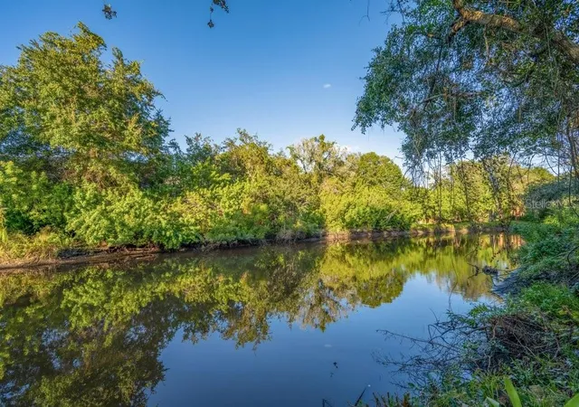 Photo 2 of Single family home for sale at 1184 Weybridge Ln, Dunedin, FL 34698 | MLS# TB8560742 | Listing updated on 2026-10-25