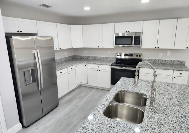 Photo 3 of Single family home for sale at 3069 Tobago Ave, Clermont, FL 34711 | MLS# O6452076 | Listing updated on 2026-10-23