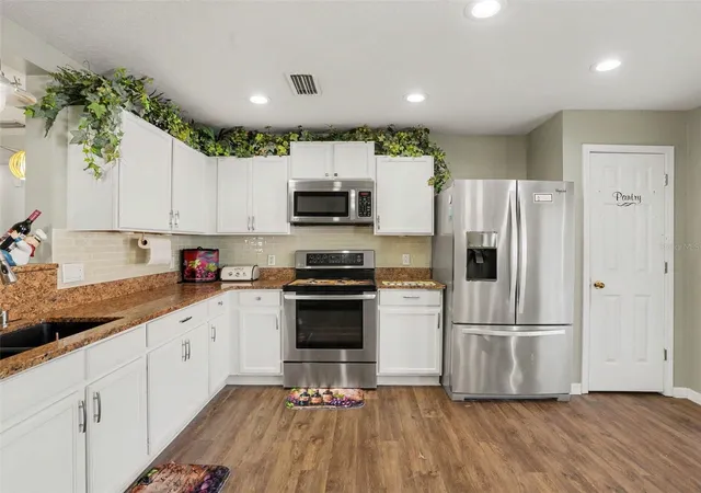 Photo 3 of Single family home for sale at 2608 Whitewood Rd, Mulberry, FL 33860 | MLS# TB8560747 | Listing updated on 2026-10-23