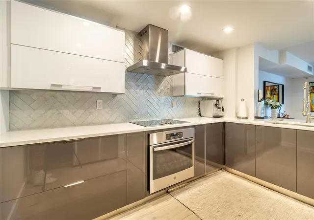 Photo 3 of Condo for sale at 2611 Bayshore Blvd #205, Tampa, FL 33629 | MLS# TB8560749 | Listing updated on 2026-10-23