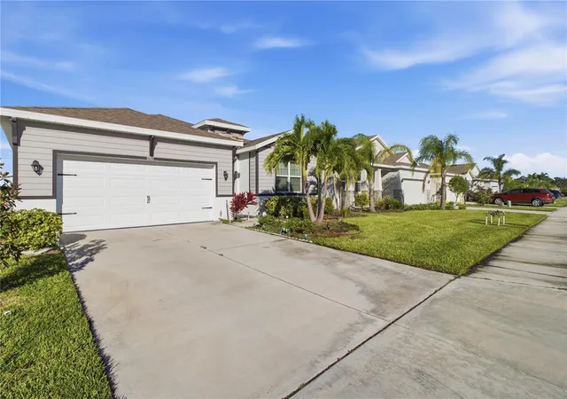 Photo 2 of Single family home for sale at 5910 Oak Brg Ct, Bradenton, FL 34211 | MLS# A4710559 | Listing updated on 2026-10-27