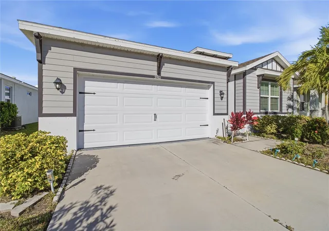 Photo 3 of Single family home for sale at 5910 Oak Brg Ct, Bradenton, FL 34211 | MLS# A4710559 | Listing updated on 2026-10-27
