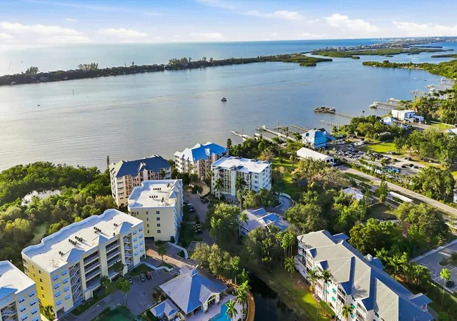 Listing Photo 4 - Condo for sale in building located at 232 Hidden Bay Dr, OSPREY, FL 34229 - Unit #303