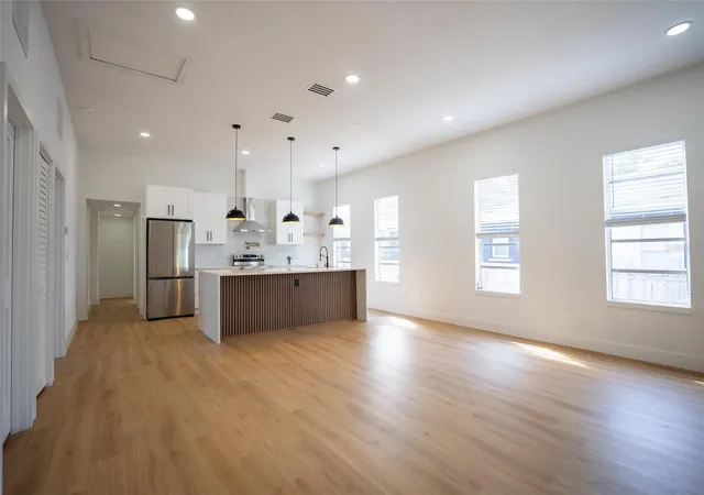 Photo 3 of Single family home for sale at 1209 E 18th Avenue, Tampa, FL 33605 | MLS# TB8560760 | Listing updated on 2026-10-23