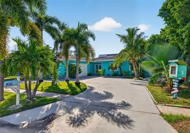 Photo 2 of Single family home for sale at 4643 Bay Crst Dr, Tampa, FL 33615 | MLS# TB8560765 | Listing updated on 2026-10-23