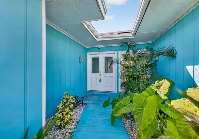 Photo 4 of Single family home for sale at 4643 Bay Crst Dr, Tampa, FL 33615 | MLS# TB8560765 | Listing updated on 2026-10-23