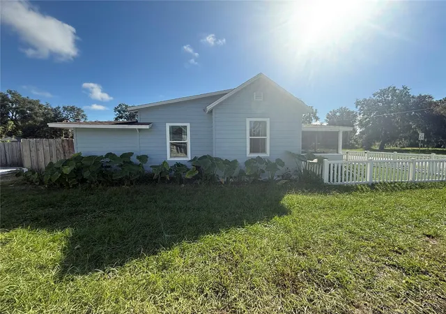 Photo 1 of Single family home for sale at 321 Cassady St, Umatilla, FL 32784 | MLS# G5119400 | Listing updated on 2026-10-24