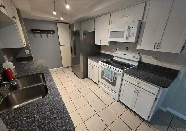 Photo 4 of Single family home for sale at 9903 Middlecoff Dr, New Port Richey, FL 34655 | MLS# W7890568 | Listing updated on 2026-10-23