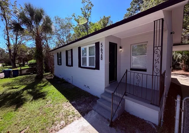 Photo 3 of Single family home for sale at 5628 Belafonte Dr, Jacksonville, FL 32209 | MLS# FC322316 | Listing updated on 2026-10-23