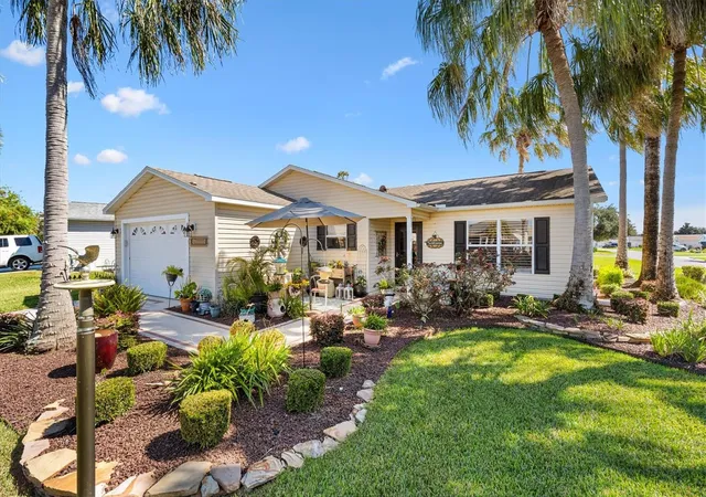 Single family home for sale at 2022 Cristo Rd, Lady Lake, FL 32159 | MLS# G5119404