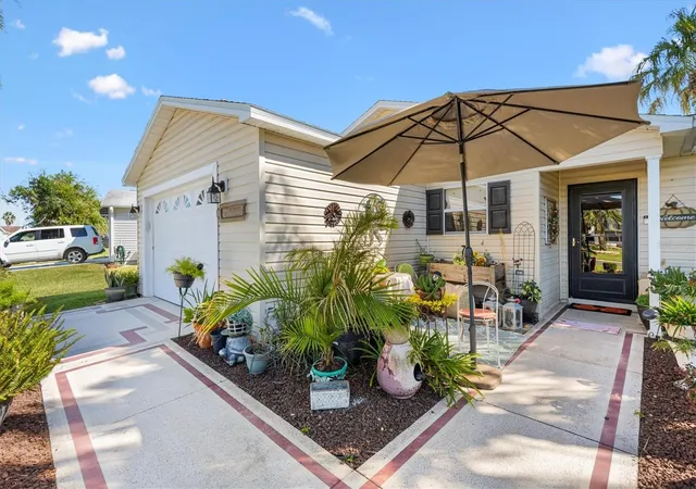 Photo 1 of Single family home for sale at 2022 Cristo Rd, Lady Lake, FL 32159 | MLS# G5119404 | Listing updated on 2026-10-26