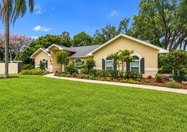 Photo 2 of Single family home for sale at 2202 Glen Mist Dr, Valrico, FL 33594 | MLS# TB8560817 | Listing updated on 2026-10-29