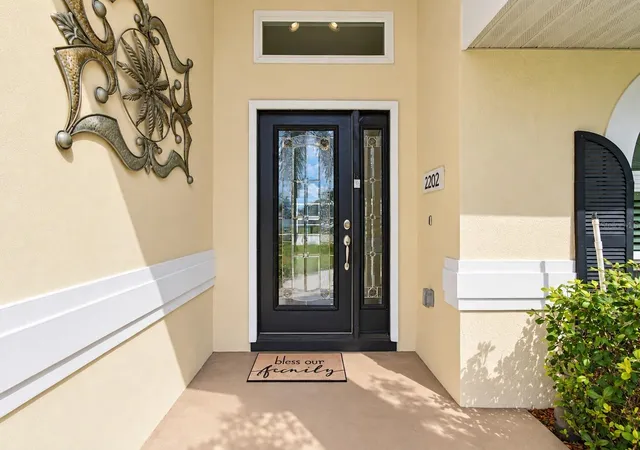 Photo 3 of Single family home for sale at 2202 Glen Mist Dr, Valrico, FL 33594 | MLS# TB8560817 | Listing updated on 2026-10-29
