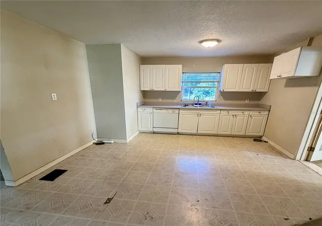 Photo 1 of Sale Pending at 2320 Dawley Ave, Orlando, FL 32806 | MLS# O6452148 | Listing updated on 2026-10-26