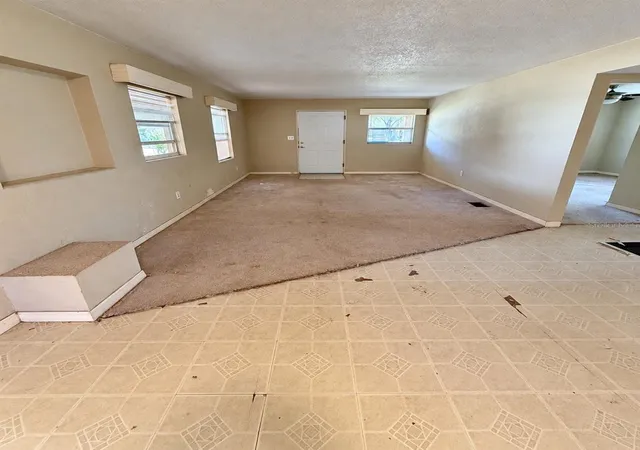 Photo 4 of Sale Pending at 2320 Dawley Ave, Orlando, FL 32806 | MLS# O6452148 | Listing updated on 2026-10-26