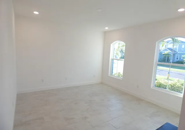 Photo 4 of Single family home for sale at 958 Signet Dr, Apollo Beach, FL 33572 | MLS# W7890574 | Listing updated on 2026-10-25