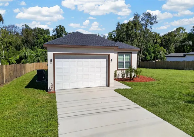 Photo 2 of Single family home for sale at 301 Magnolia St, Altamonte Springs, FL 32701 | MLS# O6452152 | Listing updated on 2026-10-23