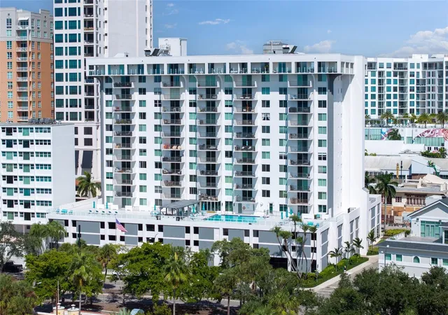 Photo 1 of Condo for sale at 101 S Gulfstream Ave #5G, Sarasota, FL 34236 | MLS# A4710588 | Listing updated on 2026-10-23