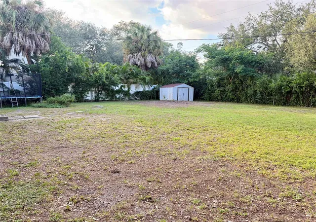 Photo 3 of Single family home for sale at 4001 W Mullen Ave, Tampa, FL 33609 | MLS# TB8560835 | Listing updated on 2026-10-23