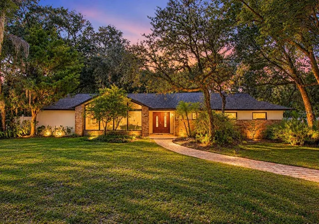 Photo 1 of Single family home for sale at 400 Blue Lake Dr, Longwood, FL 32779 | MLS# O6452167 | Listing updated on 2026-10-30