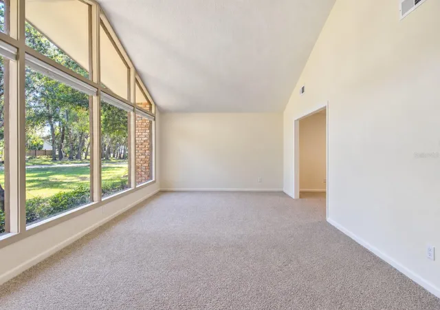 Photo 4 of Single family home for sale at 400 Blue Lake Dr, Longwood, FL 32779 | MLS# O6452167 | Listing updated on 2026-10-30