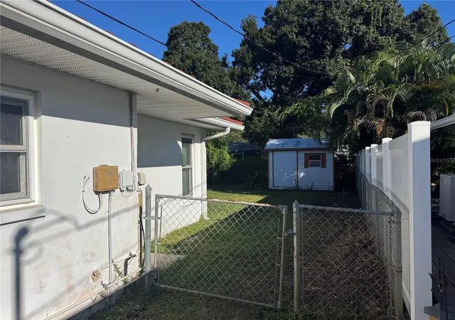 Photo 2 of Single family home for sale at 1640 Kay Dr, Largo, FL 33770 | MLS# TB8560847 | Listing updated on 2026-10-28