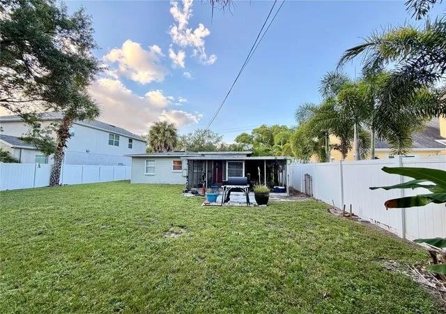 Photo 1 of Single family home for sale at 3914 W Kensington Ave, Tampa, FL 33629 | MLS# TB8560850 | Listing updated on 2026-10-24
