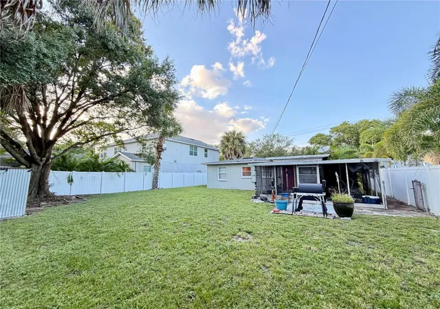 Photo 2 of Single family home for sale at 3914 W Kensington Ave, Tampa, FL 33629 | MLS# TB8560850 | Listing updated on 2026-10-24