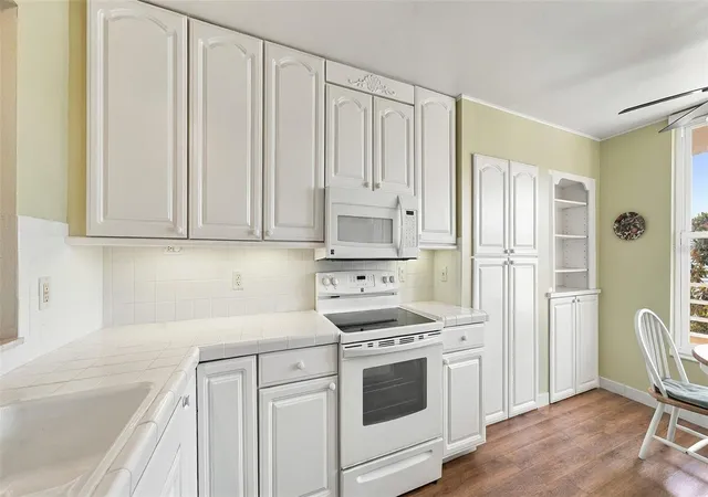 Listing Photo 1 - Condo for sale in building located at 4550 Pinebrook Cir, Bradenton, FL 34209 - Unit #203