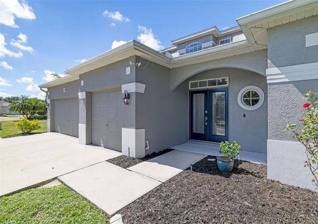 Photo 4 of Single family home for sale at 124 41st Circle E, Bradenton, FL 34208 | MLS# A4710597 | Listing updated on 2026-10-24
