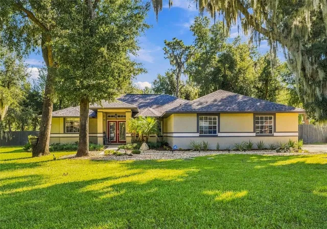 Photo 2 of Single family home for sale at 8416 Southwood Oaks St, Lithia, FL 33547 | MLS# TB8560876 | Listing updated on 2026-10-29