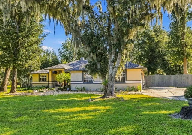 Photo 4 of Single family home for sale at 8416 Southwood Oaks St, Lithia, FL 33547 | MLS# TB8560876 | Listing updated on 2026-10-29