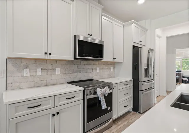 Photo 4 of Single family home for sale at 2013 Valencia Blossom St, Clermont, FL 34711 | MLS# O6452203 | Listing updated on 2026-10-30