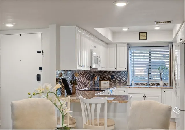 Photo 3 of Condo for sale at 860 S Village Dr N #105, Saint Petersburg, FL 33716 | MLS# TB8560886 | Listing updated on 2026-10-23