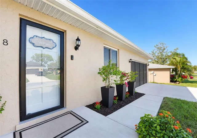 Photo 4 of Sale Pending at 258 Annapolis Ln, Rotonda West, FL 33947 | MLS# D6149328 | Listing updated on 2026-10-28