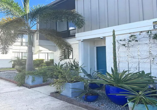 Photo 3 of Townhouse for sale at 4001 Beneva Rd #209, Sarasota, FL 34233 | MLS# A4710606 | Listing updated on 2026-10-23