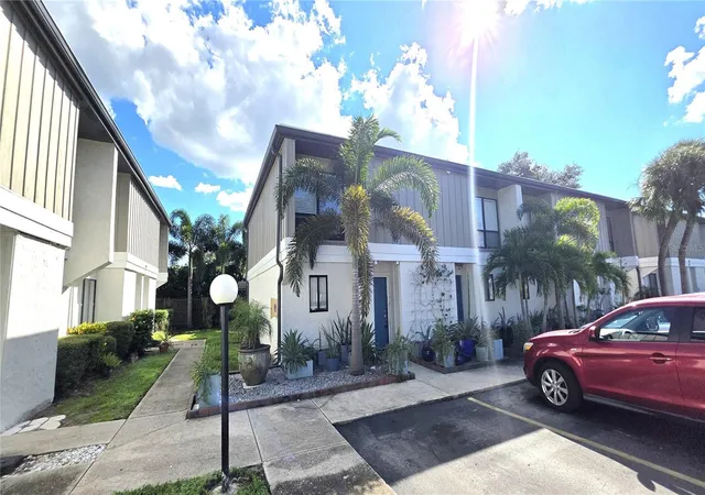 Photo 2 of Townhouse for sale at 4001 Beneva Rd #209, Sarasota, FL 34233 | MLS# A4710606 | Listing updated on 2026-10-23