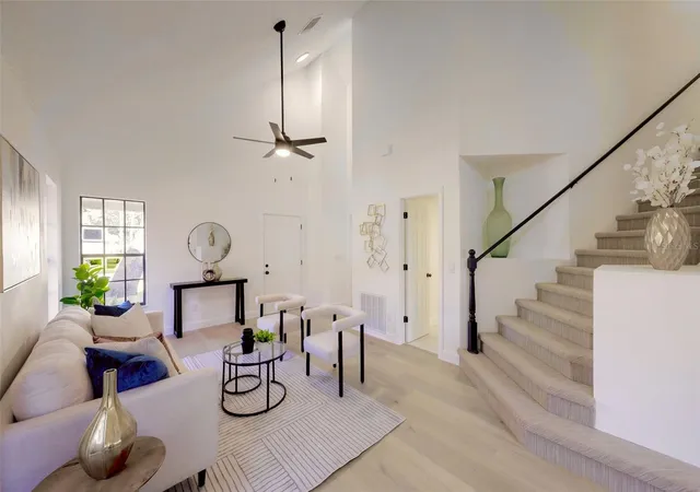 Photo 4 of Single family home for sale at 950 Woodrose Ct, Altamonte Springs, FL 32714 | MLS# O6452227 | Listing updated on 2026-10-27