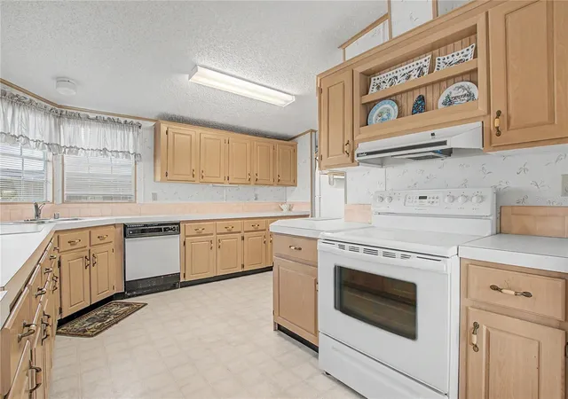 Photo 3 of Manufactured home for sale at 5425 Betmar Dr, Zephyrhills, FL 33542 | MLS# TB8560922 | Listing updated on 2026-10-29