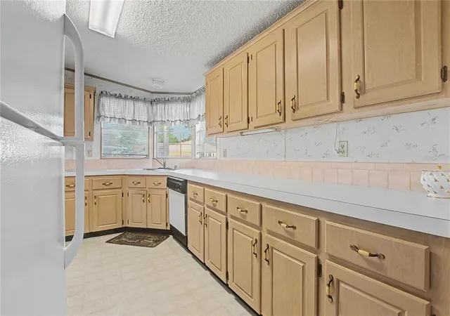 Photo 4 of Manufactured home for sale at 5425 Betmar Dr, Zephyrhills, FL 33542 | MLS# TB8560922 | Listing updated on 2026-10-29