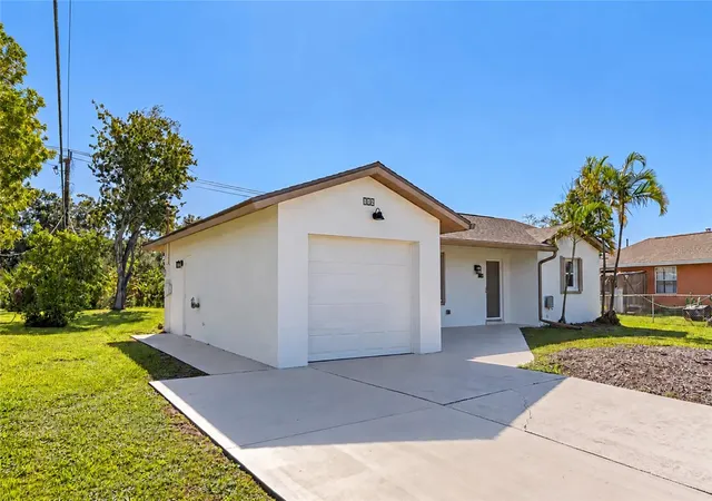 Photo 1 of Single family home for sale at 102 Sandhurst Dr, Venice, FL 34293 | MLS# A4710612 | Listing updated on 2026-10-24