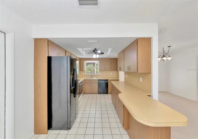 Photo 3 of Single family home for sale at 102 Sandhurst Dr, Venice, FL 34293 | MLS# A4710612 | Listing updated on 2026-10-24
