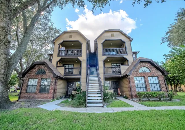 Photo 1 of Condo for sale at 315 Lakepointe Dr #204, Altamonte Springs, FL 32701 | MLS# S5160086 | Listing updated on 2026-10-24