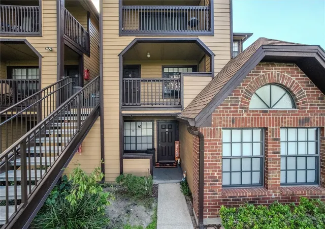 Photo 2 of Condo for sale at 315 Lakepointe Dr #204, Altamonte Springs, FL 32701 | MLS# S5160086 | Listing updated on 2026-10-24